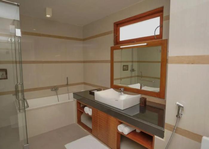 Breeze Pasikudah Resort Hotel