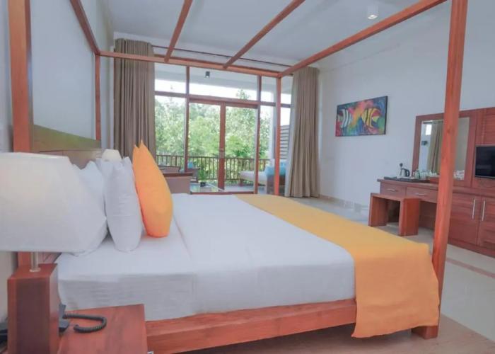 Breeze Pasikudah Resort Hotel