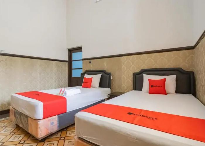 RedDoorz Syariah @ Kolonial Guest House