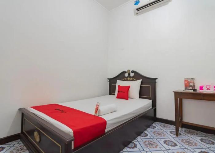 RedDoorz Syariah @ Kolonial Guest House