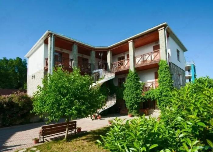 Albatros Guest House