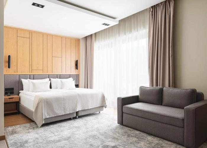 Raymoris Hotel