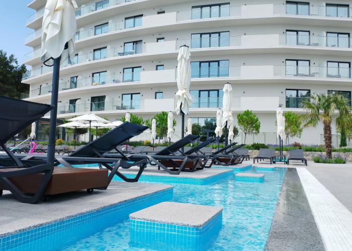 Raymoris Hotel