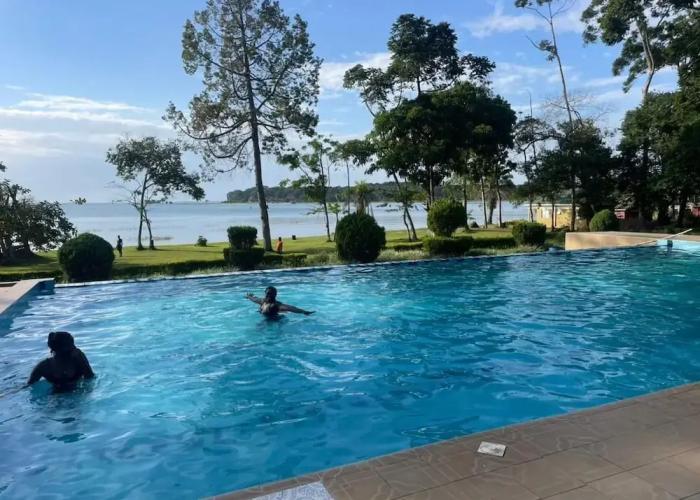 Pearl Gardens Beach Resort Kalangala