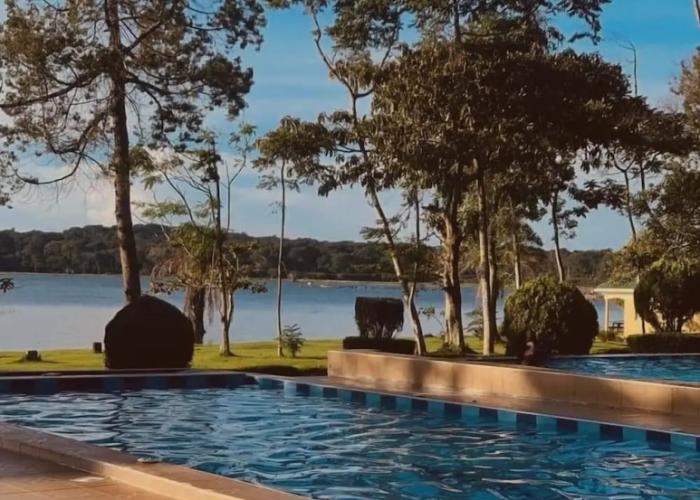 Pearl Gardens Beach Resort Kalangala