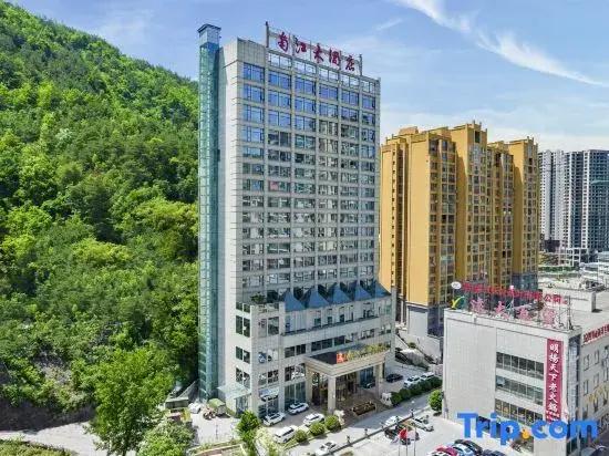 Nanjiang Tianhe Yulong Business Hotel