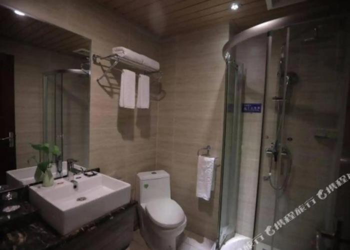 Donghua Hotel Bazhong