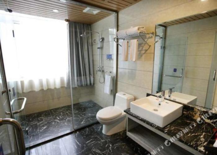 Donghua Hotel Bazhong