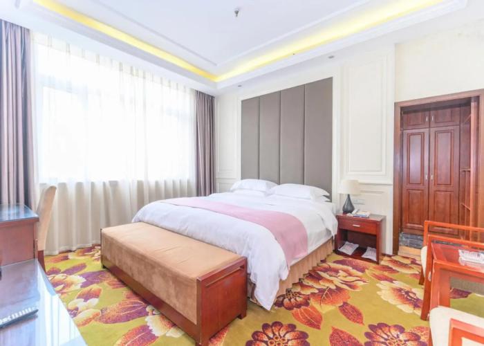 Donghua Hotel Bazhong