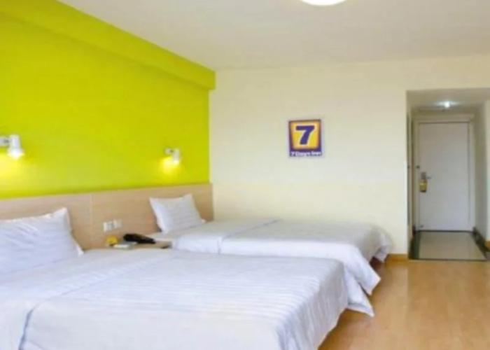 7 Days Inn Bazhong Nan Chi South Road Fenghuang City Branch