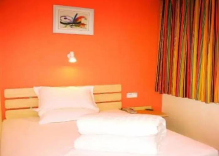 7 Days Inn Bazhong Nan Chi South Road Fenghuang City Branch