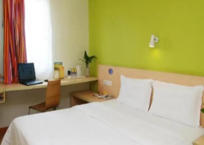 7 Days Inn Bazhong Nan Chi South Road Fenghuang City Branch