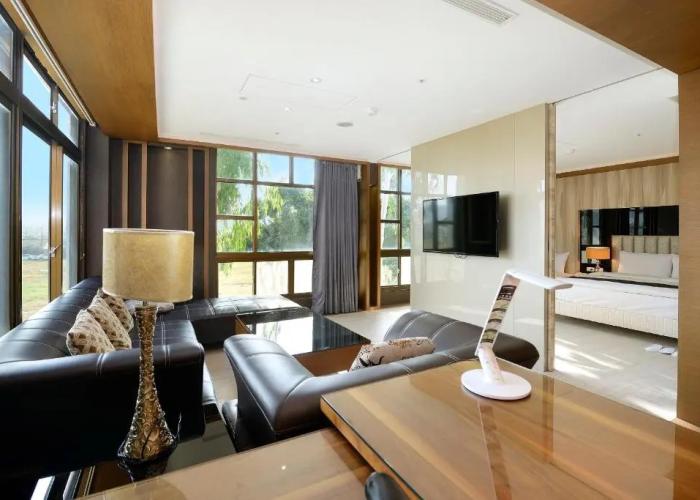 Jinsa Lakeside View Hotel