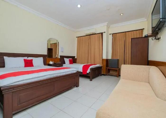 RedDoorz near Bojonegoro Train Station