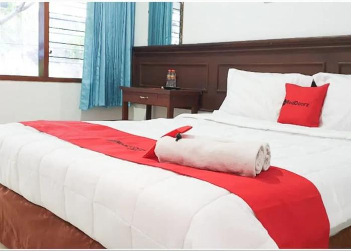 RedDoorz near Bojonegoro Train Station