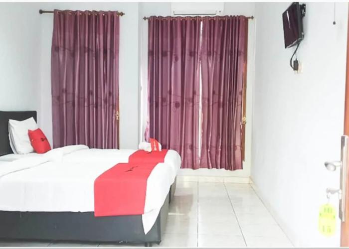 RedDoorz near Bojonegoro Train Station