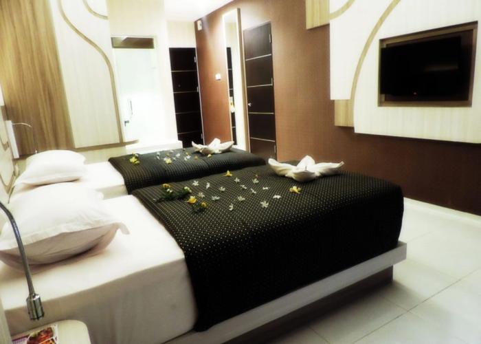 Dewarna Hotel & Convention