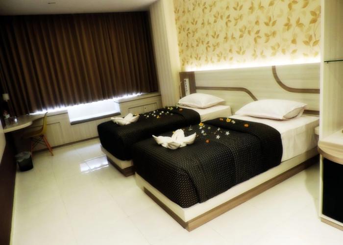 Dewarna Hotel & Convention