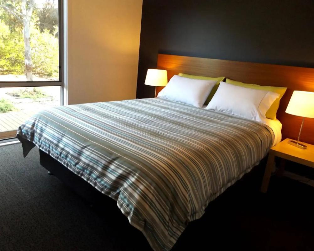 Coorong Waterfront Retreat