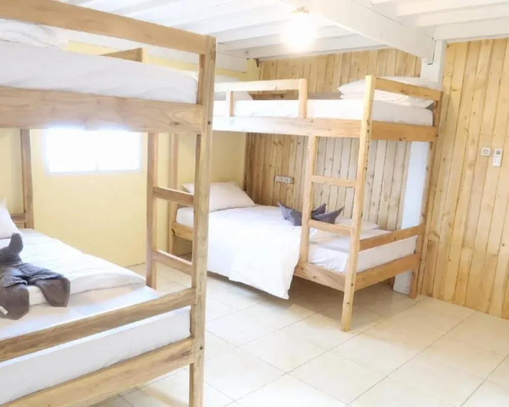 фото Phinisi Hostel Bira