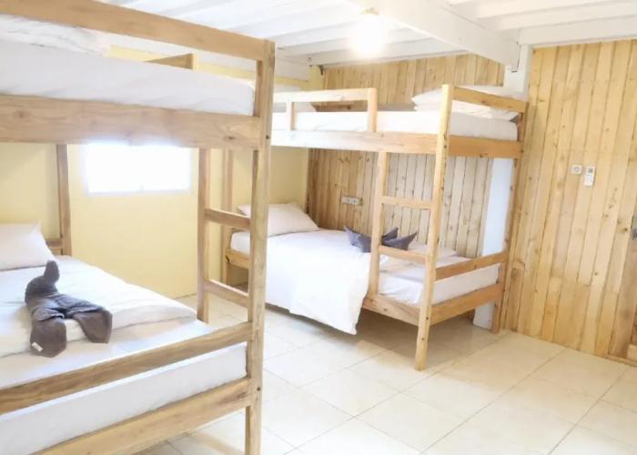 Phinisi Hostel Bira