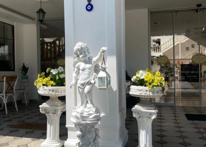 Lucette Guest House