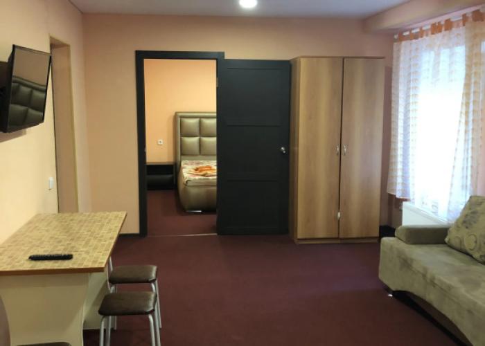 4 Apelsina Apartments