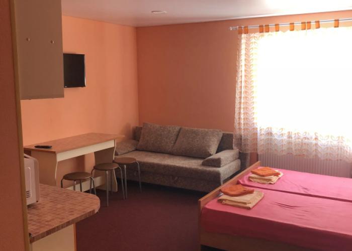 4 Apelsina Apartments