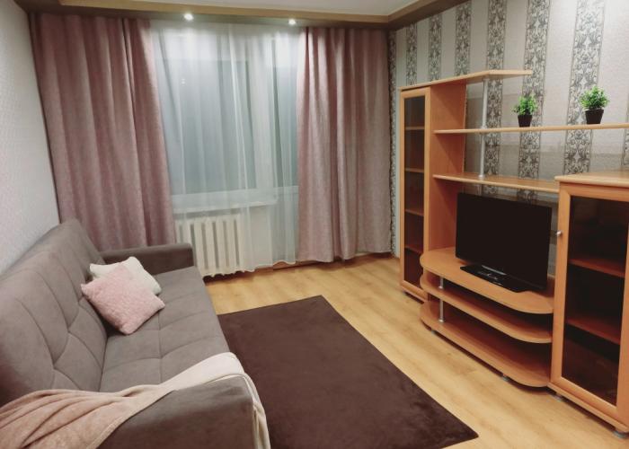 3-kh komnatnaya Zaslavskogo 17 Flat