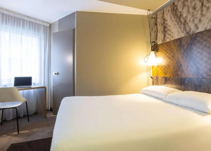 MOXY London Heathrow Airport