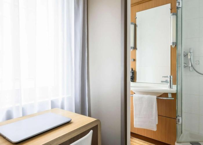 MOXY London Heathrow Airport