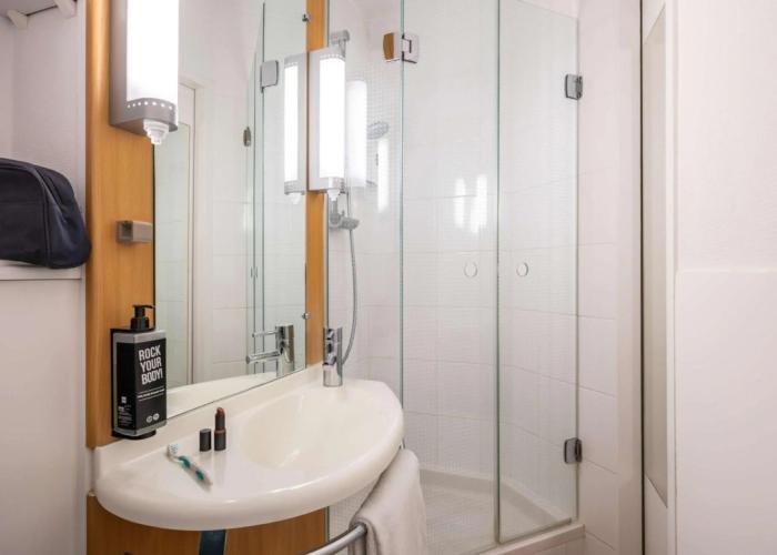 MOXY London Heathrow Airport