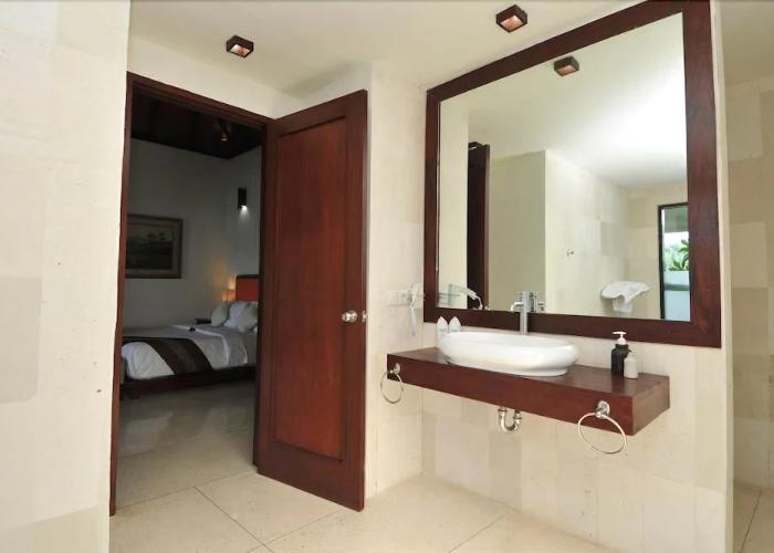 Nusa Nalan Beach Resort
