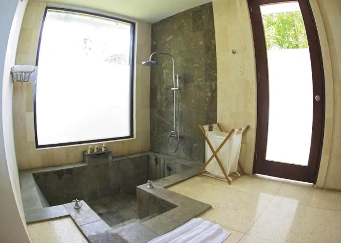 Nusa Nalan Beach Resort