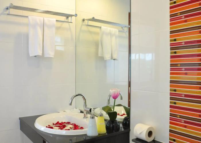 Green Harbor Hotel & Service Apartment