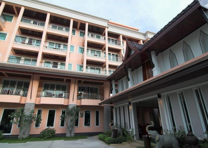 Thanthip Beach Resort