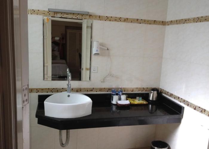 Classic Hoang Long Hotel