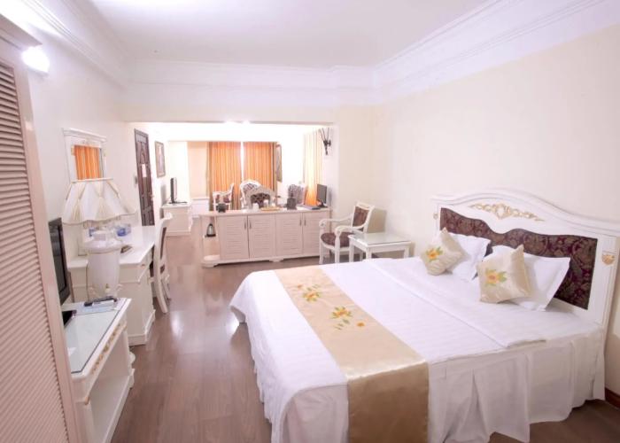 Classic Hoang Long Hotel