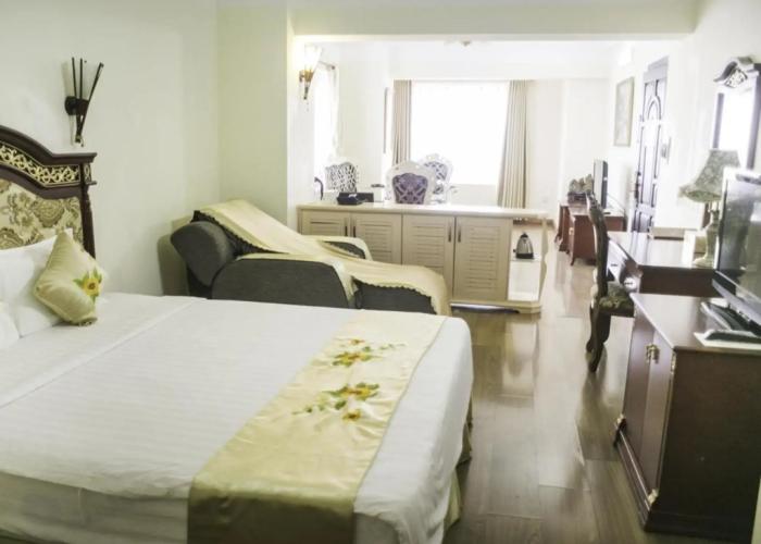 Classic Hoang Long Hotel