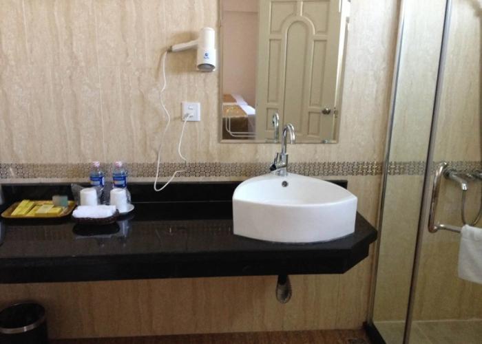 Classic Hoang Long Hotel