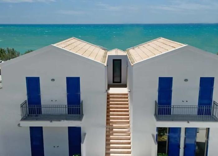 Dolce Mare 2 - Sea Front Apartment - Large Terrace - Wifi and Private Parking