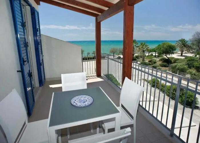 Dolce Mare 6 - Second Floor - Sea Front Large Balcony - Free Wifi and Garage