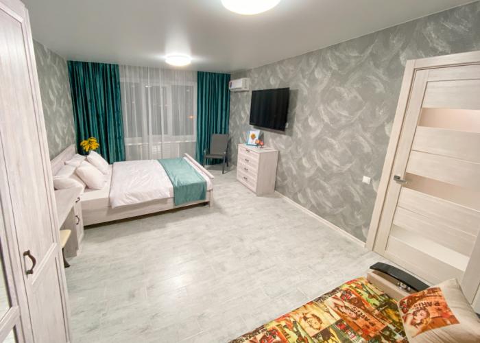 Na Berezke Kochubeya 6 Etazh Flat