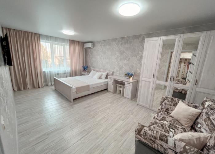 Na Berezke Kochubeya 6 Etazh 2 Flat