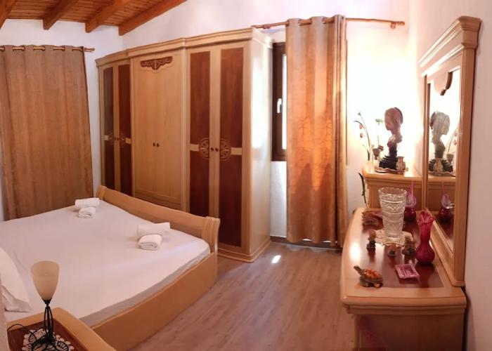 Family Villa in Sani - Sleeps 6 - Parking - Wifi