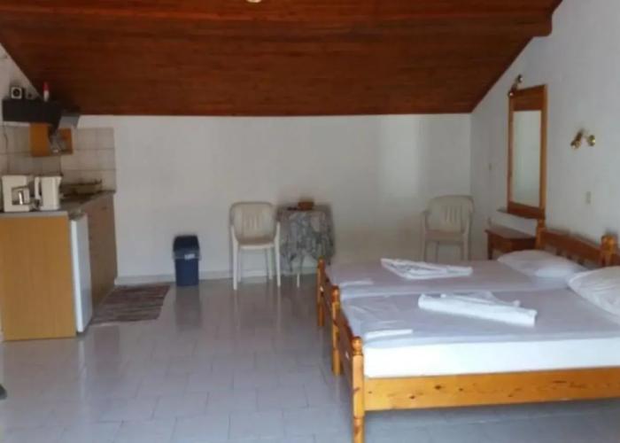 Alekos Rooms and Apartments