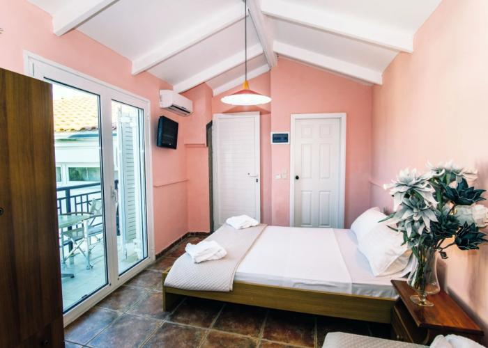 Must Hotel