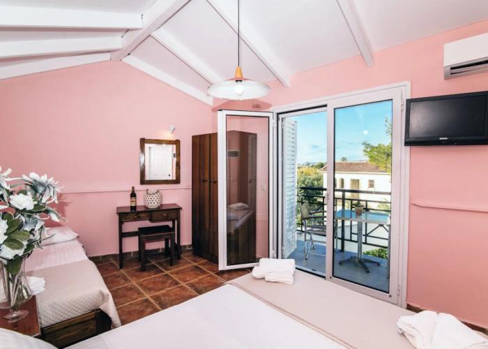 Must Hotel