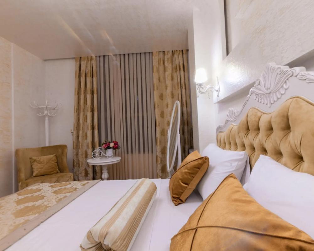 Iberia Palace Hotel & Restaurant