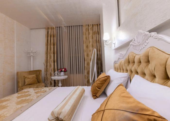 Iberia Palace Hotel & Restaurant